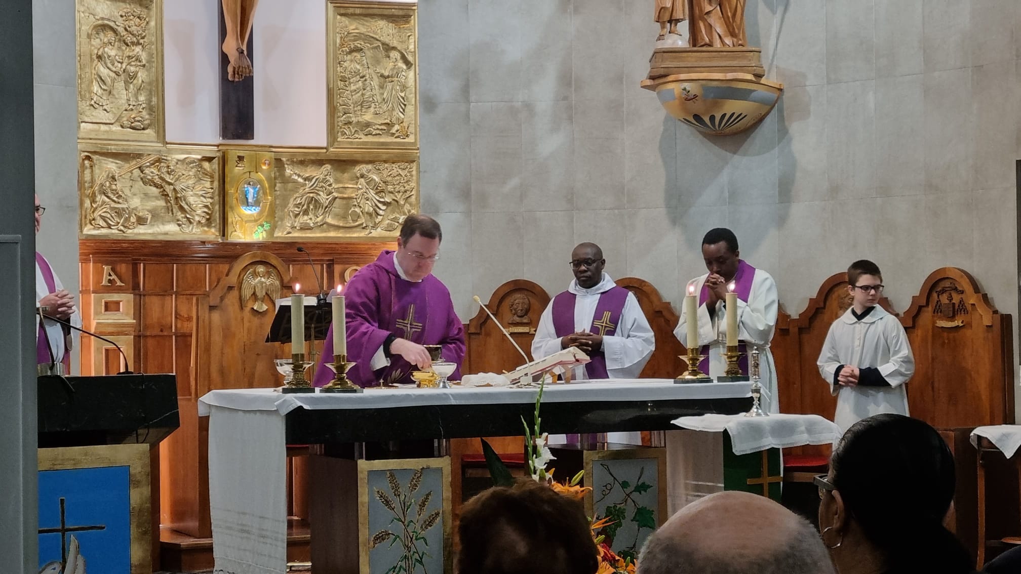 Fotografía del altar durante la consagración